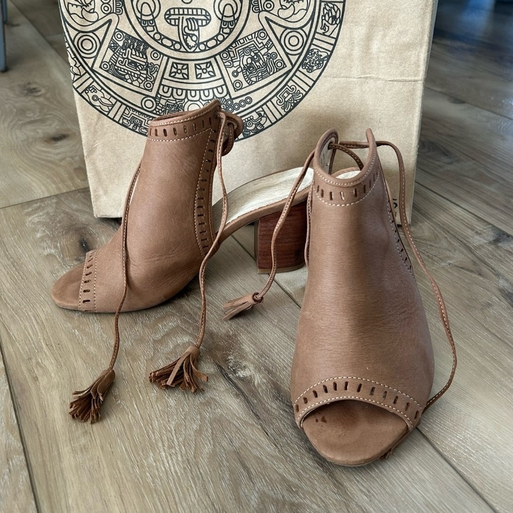 Five Worlds Marseilles Sandals Cocoa Size US 8 l Euro 38 Brown Peep Toe Lace Up